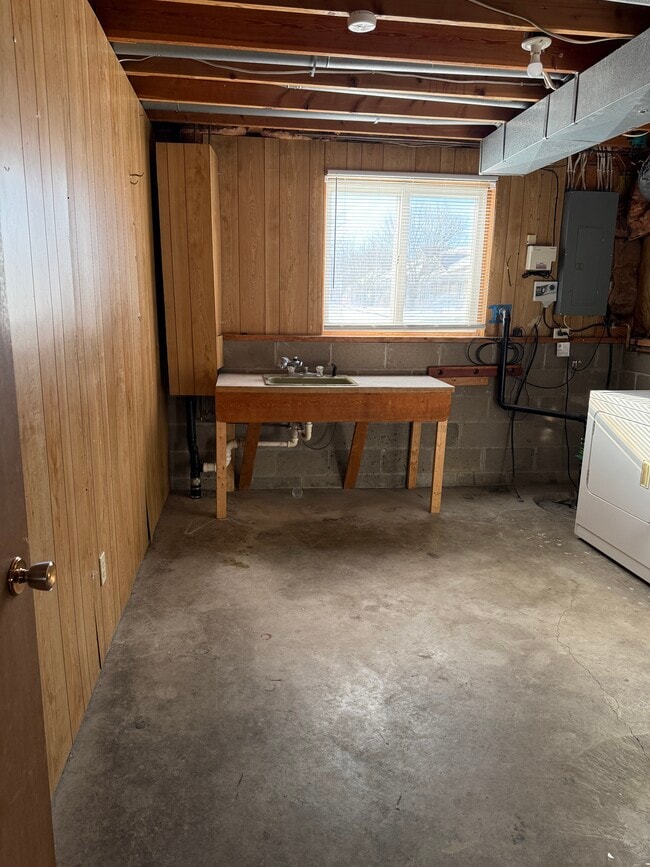 Photo - 1004 Castlewood Dr