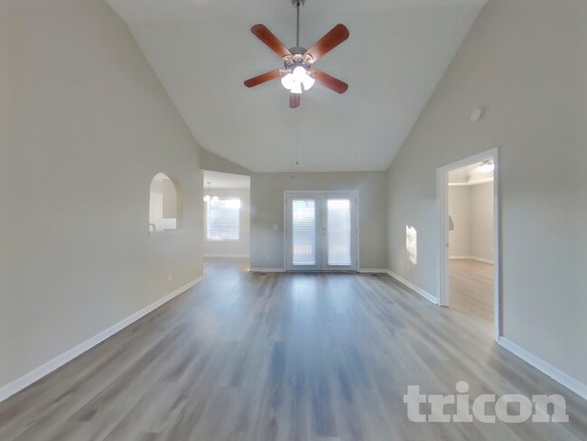 Photo - 121 Willowleaf Ln