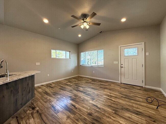 Photo - 1472 Hooker Oak Ave