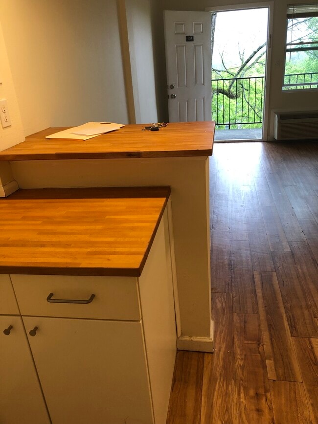 Photo - University Ridge Apartments