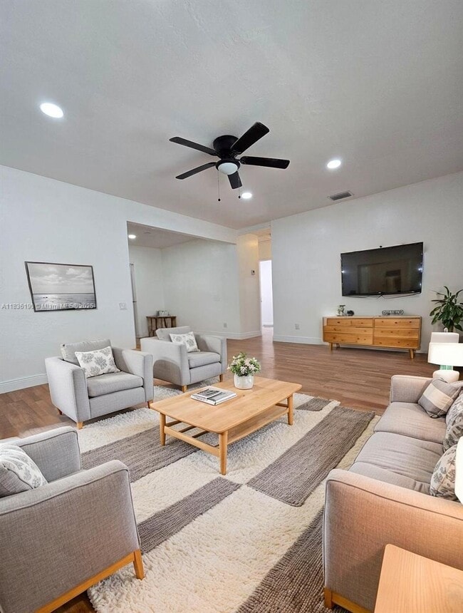 Building Photo - 3417 SW 25th Ter Unit 1 Rental