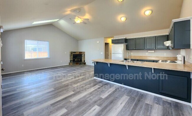 112 N Gifford Ave