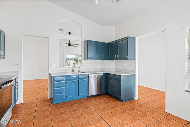 Photo - 1083 E Boston Ct