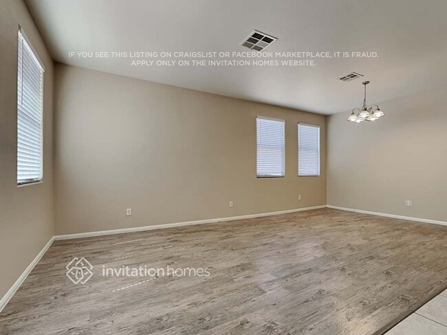 Photo - 216 Lynbrook St