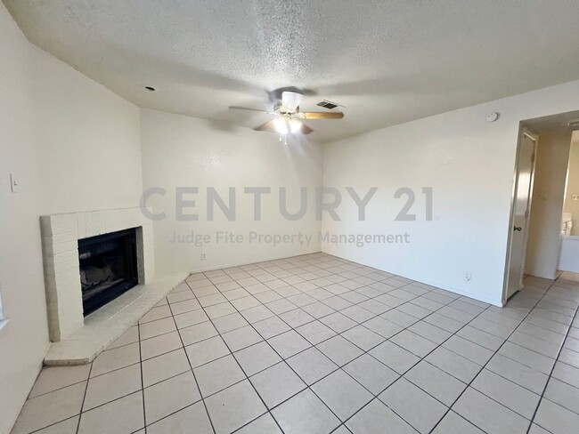Photo - Great 2-Story 2/2.5 Condo Close to UNT For Rent!