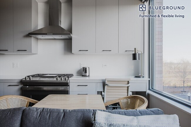 Photo - 3030 Potomac Ave Unit FL3-ID1009