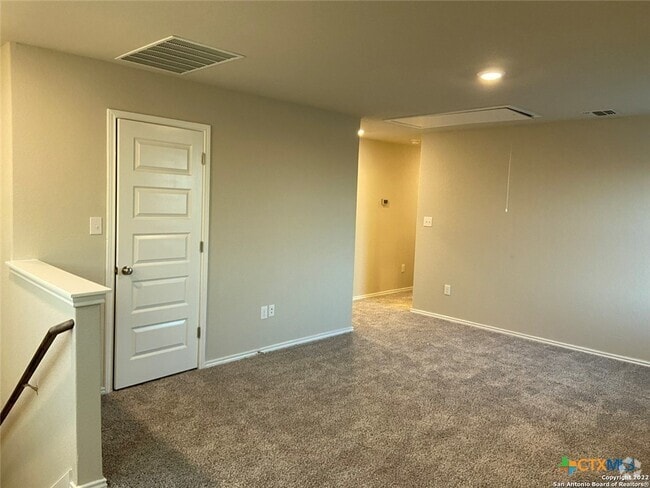 Building Photo - 2156 Griffith Dr Rental