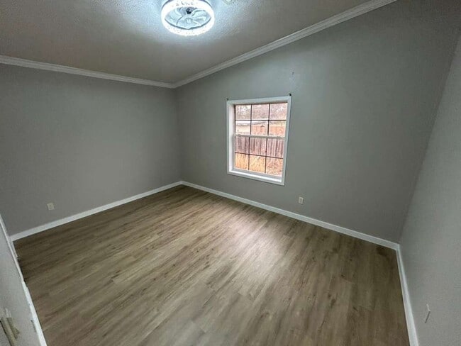 Photo - 2595 Bryant St