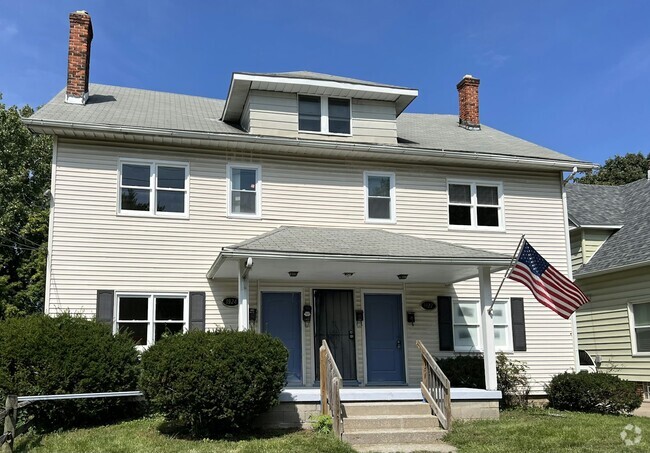 Building Photo - 1922 Airline Ave Unit 1922 1/2 (Upper) Rental