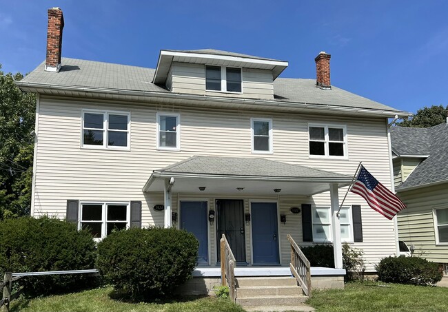 Photo - 1922 Airline Ave Apartment Unit 1922 1/2 (Upper)