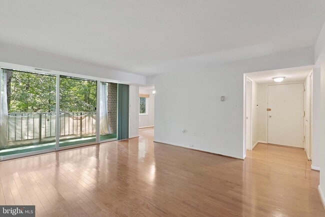 Photo - 1423 Northgate Square Unit 23/21C