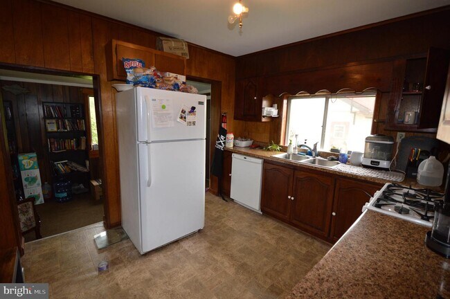 Photo - 308 W Ridge Rd