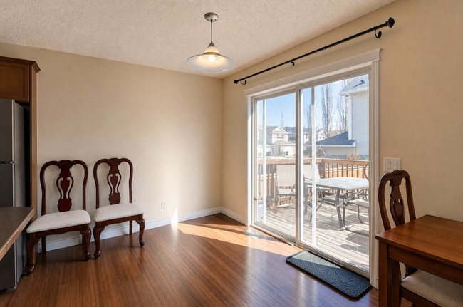 Photo - 149 Cougar Plateau Mews SW