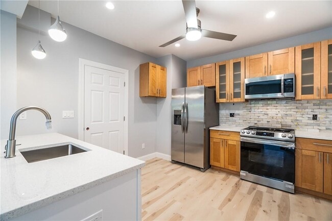 Building Photo - 382 Midland Ave Unit 1 Rental