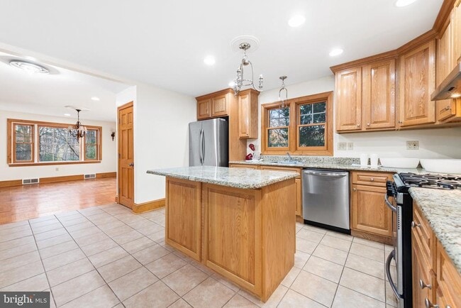 Photo - 901 Academy Ln