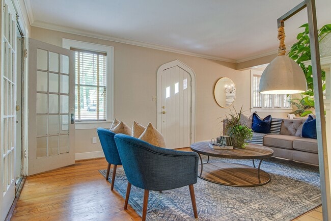 Photo - 2610 Woodlawn Dr