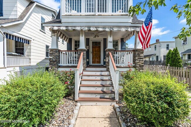 Photo - 706 E St