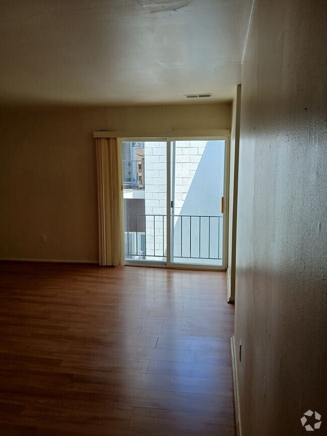 Building Photo - 910 St Paul St Unit F Rental