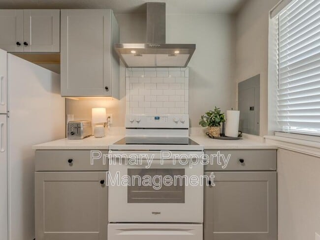 Photo - 1005 E Main St