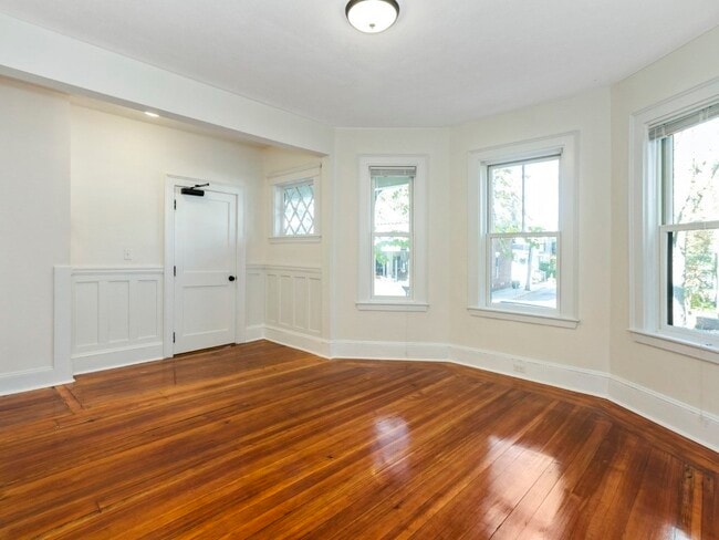 Photo - 136 Huron Ave Unit 1