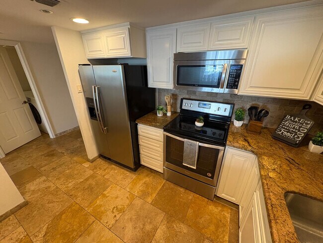 Photo - 7850 E Camelback Rd Unidad 109