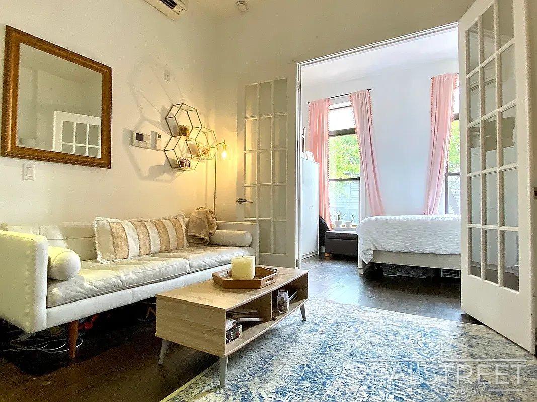 Photo - BEAUTIFUL 1 BEDROOM AMAZING LOCATION, Near the L. Unit 3A