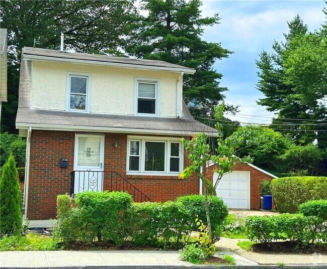 Building Photo - 44 Fisher Ave Rental