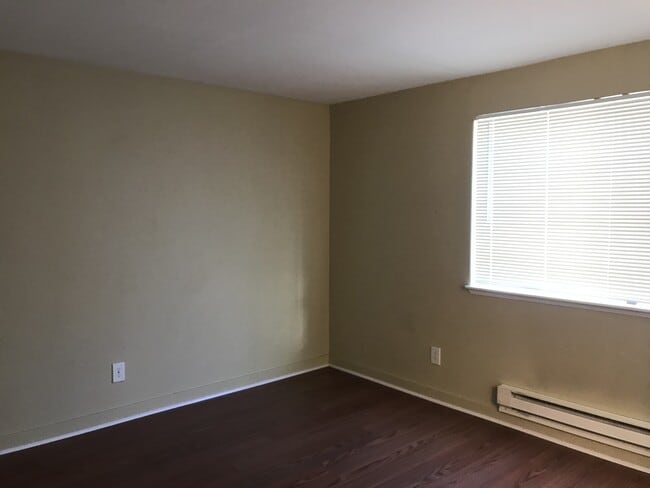 Photo - 16817 Larch Way