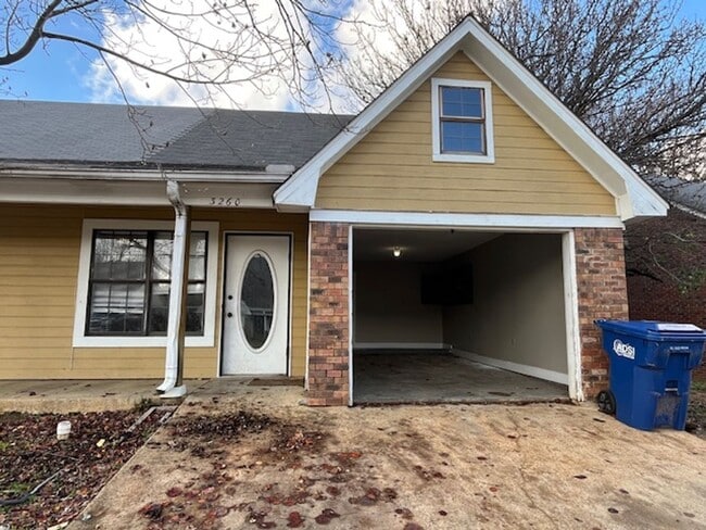 Building Photo - Renovated 3 Bedroom 2 Bath Townhome for Rent!