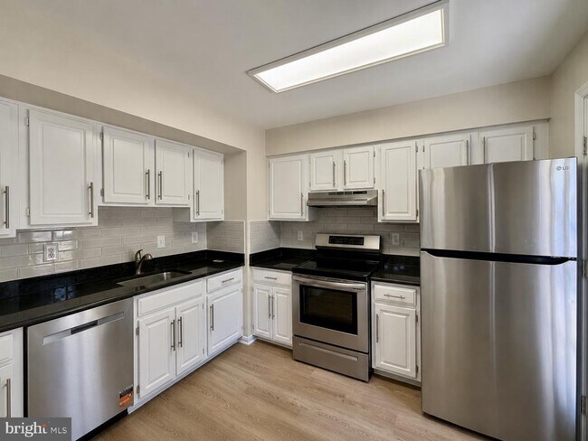 Photo - 1200 Bond St