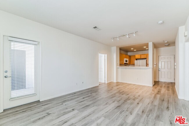 Photo - 6400 Crescent Prk E Unidad 217