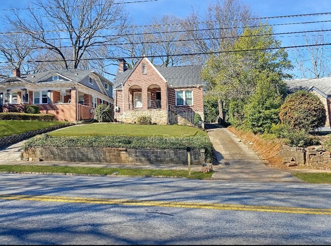 Photo - 1739 Sylvan Rd SW