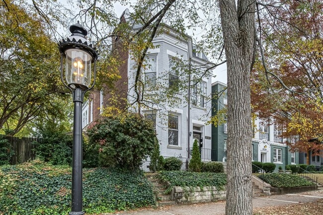 Building Photo - 3127 W Franklin St Unit 3127 W. Franklin - 2