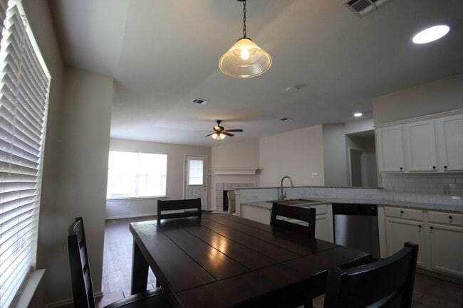 Photo - Lovely large updated 3 bed, 2 bath house w/ 2 living & 2 dining areas in Austins Colony