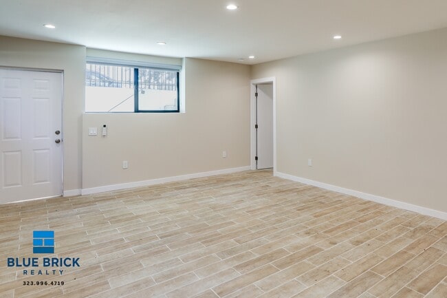 Photo - 1035 Hayworth Ave Unidad 100