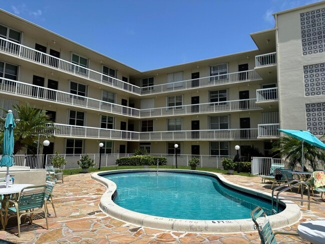 Building Photo - 1131 SE 4th St Unit 206 Rental