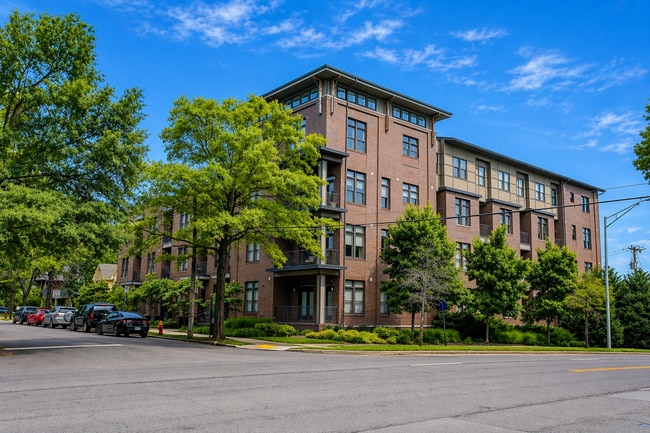Building Photo - 1 Bedroom, 1 Bathroom Condo w/ Secure Parking Garage - Walk to Vandy, Belmont & Hillsboro Village