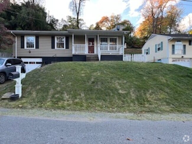 Building Photo - 3 Bedroom House for Rent