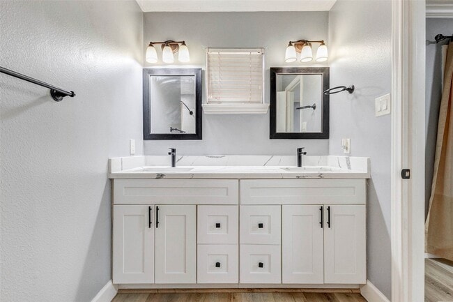 Photo - 611 Kenney St