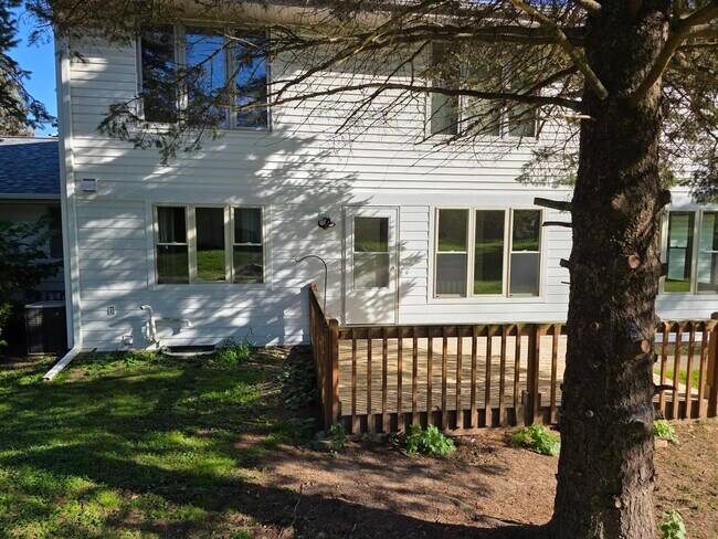 Photo - 732 Poplar Path