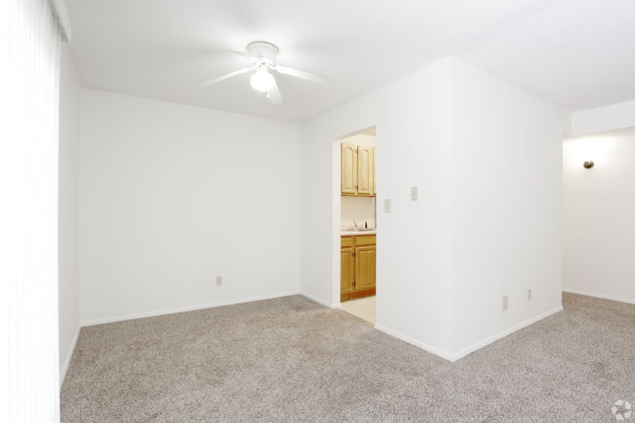 Photo - 908 N Broadway Ave