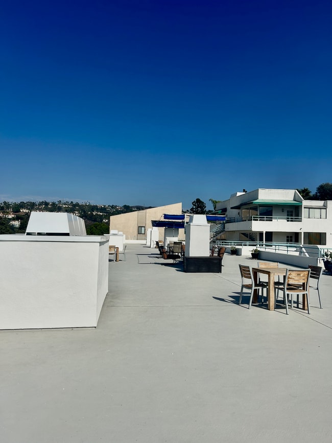 Building Photo - 2556 Navarra Dr Unit F Rental
