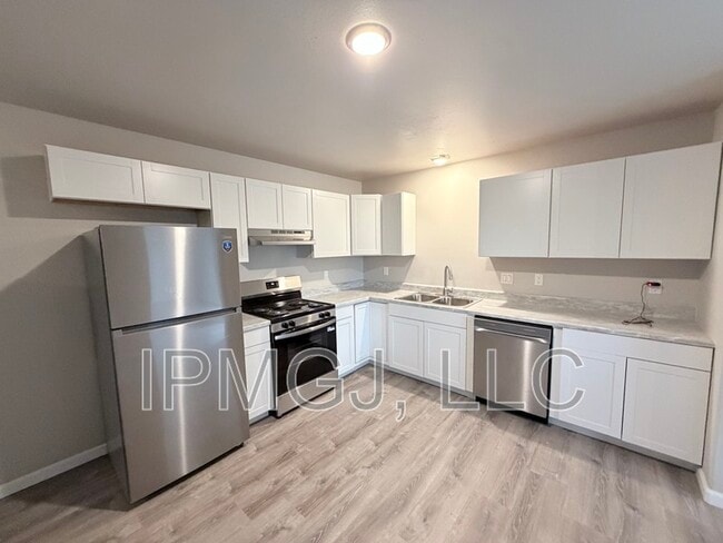 Building Photo - 3246 Downey Ct