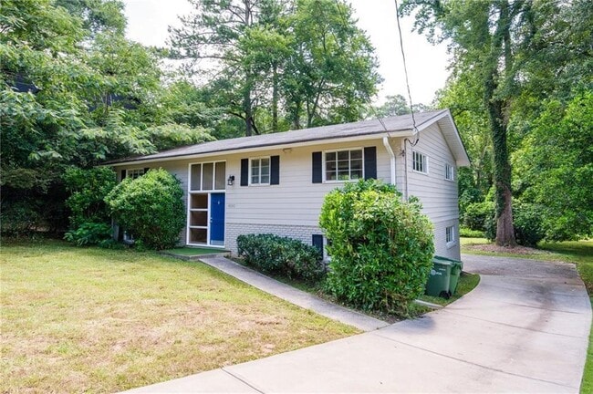 Photo - 4293 Rickenbacker Way NE