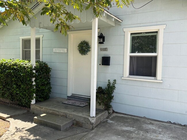 Building Photo - 2014 Ruhland Ave Unit Front