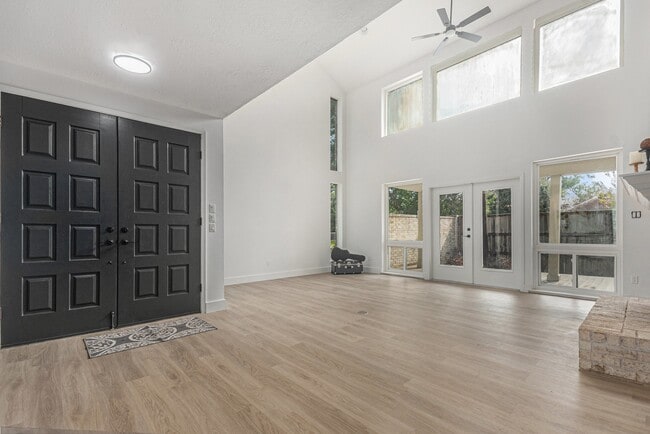 Building Photo - 4334 Lake Grove Dr