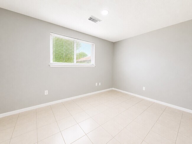 Photo - 723 Onaleigh Dr