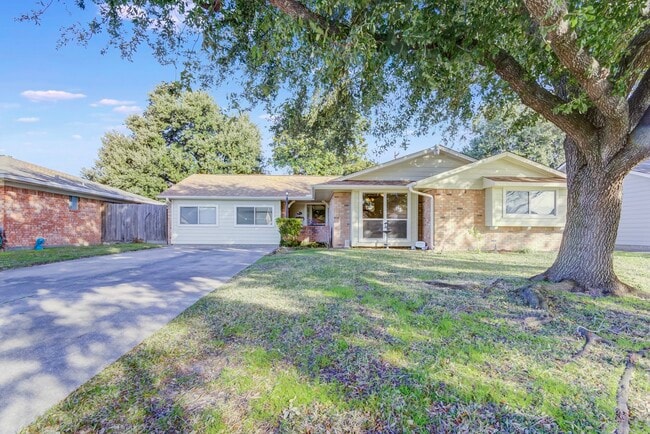 Photo - 3811 Bennett Dr