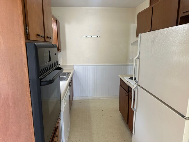 Photo - Convenient Leesburg Living – Walk to Leesburg High School!