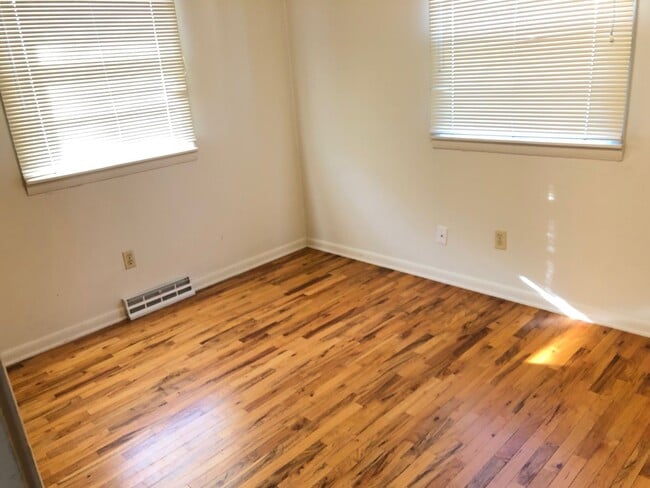 Photo - Extremely sharp, clean and roomy 2 BR Duplex in great location in Normal